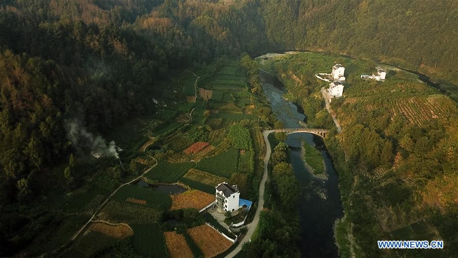 CHINA-ANHUI-VILLAGE-DAWN-SCENERY (CN)