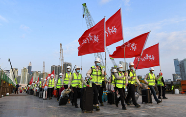 我在現(xiàn)場(chǎng)·照片背后的故事｜援港60天，見(jiàn)證荒灘起方舟