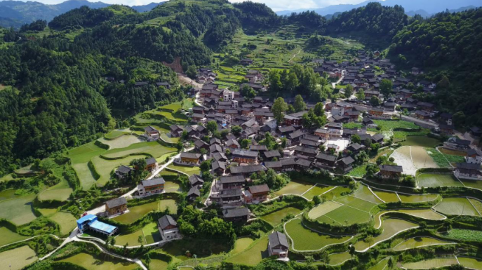 從貧困村到示范村，結(jié)對(duì)幫扶的“龍?zhí)翗颖?rdquo;是如何煉成的