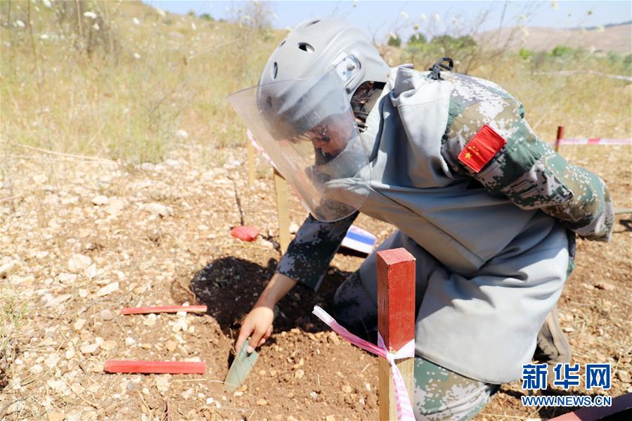 (國際·圖文互動(dòng))(2)她們在雷場成長——記中國赴黎維和掃雷女兵