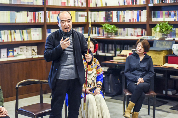 劉文濤：通過對每件兵器的復(fù)制，我們了解兵器造型與兵器制作的手藝，實(shí)現(xiàn)與古人的對話。