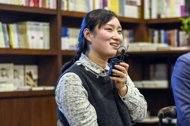 申彬：在清華的學(xué)習(xí)，讓我拓寬了許多思路，我想在山水和其他物象中嘗試去用我們工藝來(lái)表現(xiàn)，希望今后能給觀者帶來(lái)一些新的感受。