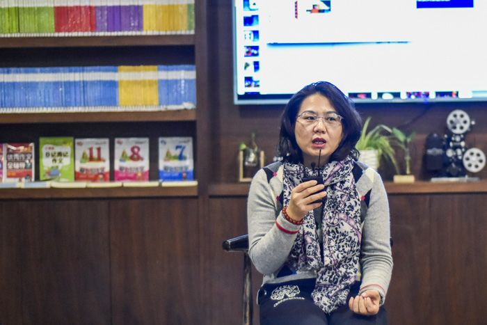 王煥：唐卡現(xiàn)在發(fā)展得很好。一個(gè)是國(guó)家非遺政策的保護(hù)，第二唐卡技藝本身很精良，做唐卡的這些藝人始終保有著工匠精神，做出來(lái)的東西令人稱贊，它自然能慢慢傳播開(kāi)來(lái)。