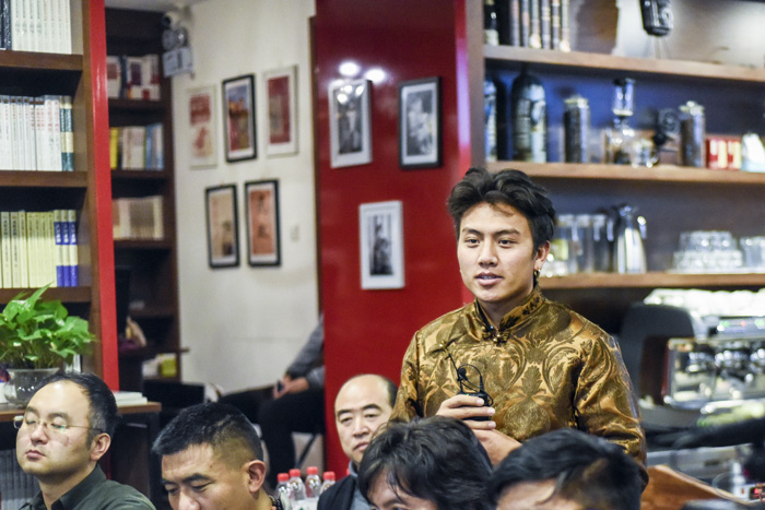 安久家族老八：我們的家族一直在做技藝的傳承，這是我們的使命，我們應(yīng)該承擔(dān)起來(lái)。希望能用我學(xué)到的知識(shí)，把我們家族的技藝推廣到更廣大的市場(chǎng)。