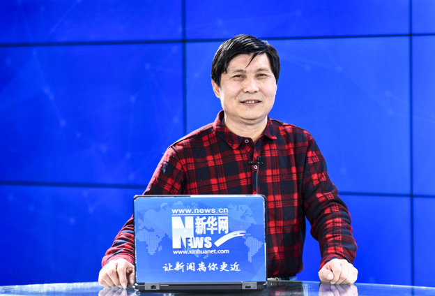 從開始的花鳥畫轉(zhuǎn)為山水畫創(chuàng)作，更欣賞山水畫的大氣。多年努力到名山大川去寫生，搜集素材，創(chuàng)作具有生活氣息的書畫作品。