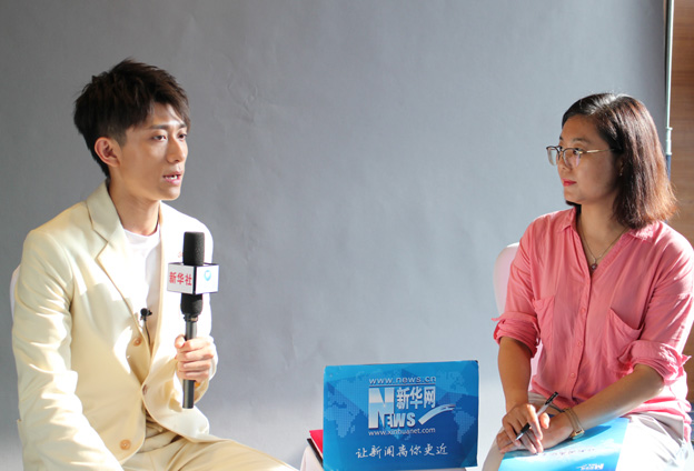 希望我們能一起走上這條公益的道路，而且堅(jiān)持到底。