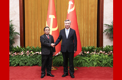 李希同老撾人革黨中央政治局委員、中央紀(jì)委書記、國(guó)家監(jiān)察總署署長(zhǎng)坎潘舉行會(huì)談