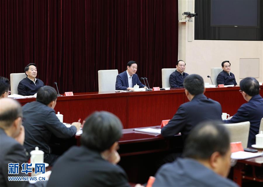  2月17日，在習(xí)近平總書記主持召開黨的新聞輿論工作座談會并發(fā)表重要講話一周年之際，中宣部在北京召開2017年新聞戰(zhàn)線“新春走基層”活動(dòng)座談會。中共中央政治局委員、中央書記處書記、中宣部部長劉奇葆出席會議并講話。新華社記者 王曄 攝
