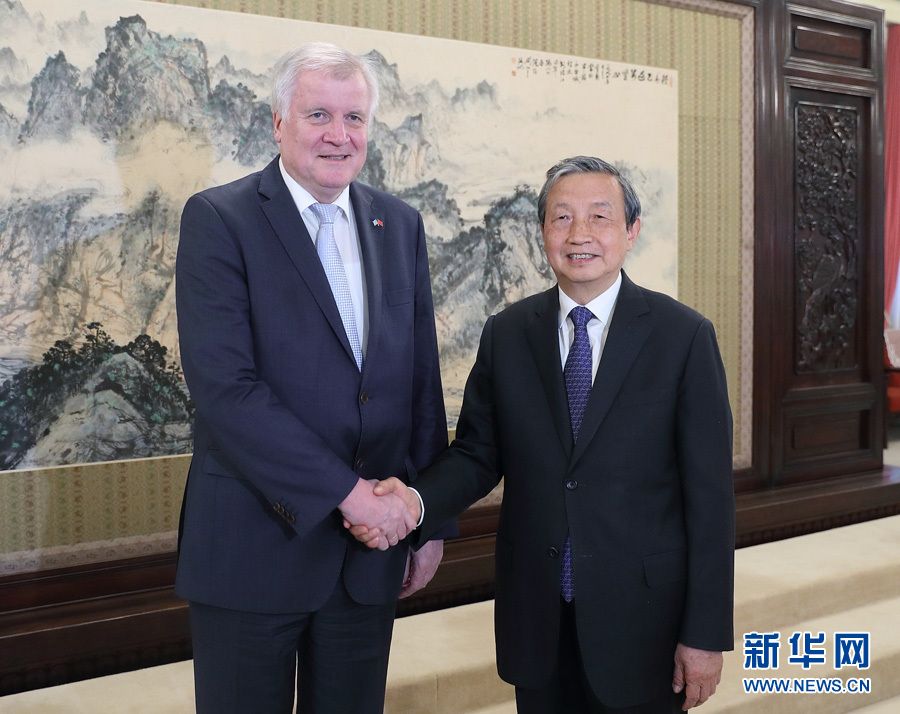 5月10日，國務院副總理馬凱在北京中南海紫光閣會見德國巴伐利亞州州長、基社盟主席霍斯特·澤霍費爾一行。 新華社記者王曄攝