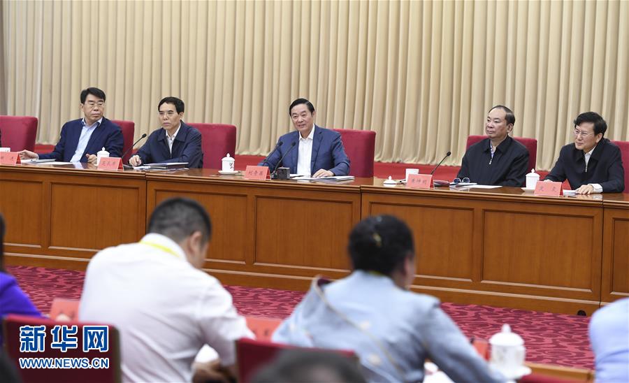 5月18日，中共中央政治局委員、中央書記處書記、中宣部部長劉奇葆在北京出席紀(jì)念新華書店成立80周年座談會并講話。 新華社記者 張領(lǐng) 攝