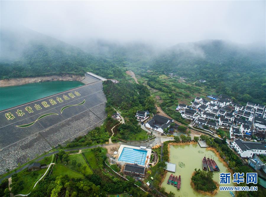 (新華全媒頭條·圖文互動(dòng))(3)領(lǐng)航新時(shí)代中國經(jīng)濟(jì)航船——從中央財(cái)經(jīng)領(lǐng)導(dǎo)小組會(huì)議看以習(xí)近平同志為核心的黨中央駕馭中國經(jīng)濟(jì)