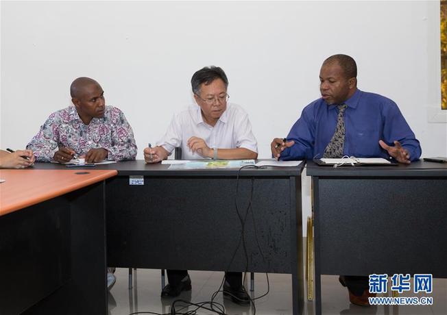 (新華全媒頭條·世界防治瘧疾日·圖文互動(dòng))(1)“月亮之國(guó)”的驅(qū)魔人——記非洲抗瘧戰(zhàn)場(chǎng)上的廣東團(tuán)隊(duì)