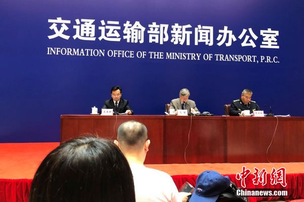 交通運(yùn)輸部6月份例行新聞發(fā)布會現(xiàn)場。 程春雨 攝