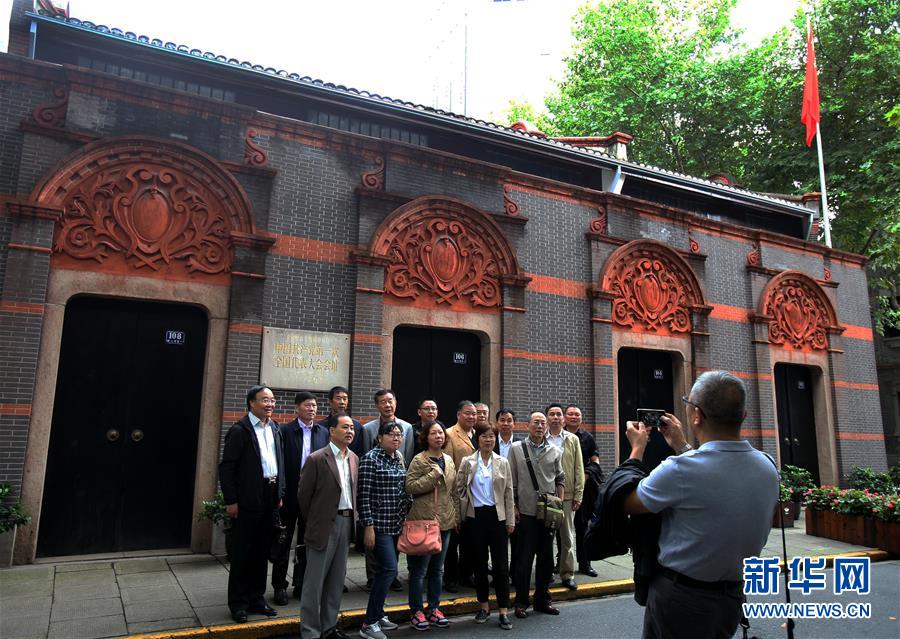 (新華全媒頭條·圖文互動(dòng))(1)挺起新時(shí)代的精神脊梁——寫在中國(guó)共產(chǎn)黨成立97周年之際