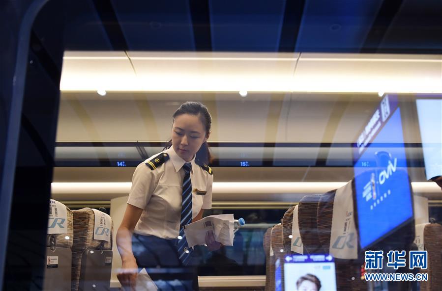 （新華全媒頭條·圖文互動(dòng)）（3）從這里始發(fā)！中國(guó)高鐵遞出“國(guó)家名片”