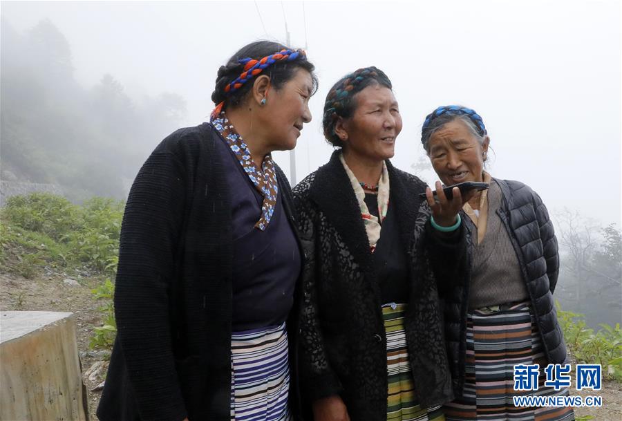 （圖文互動）（7）特寫：“八一”禮物，飛向云端哨所