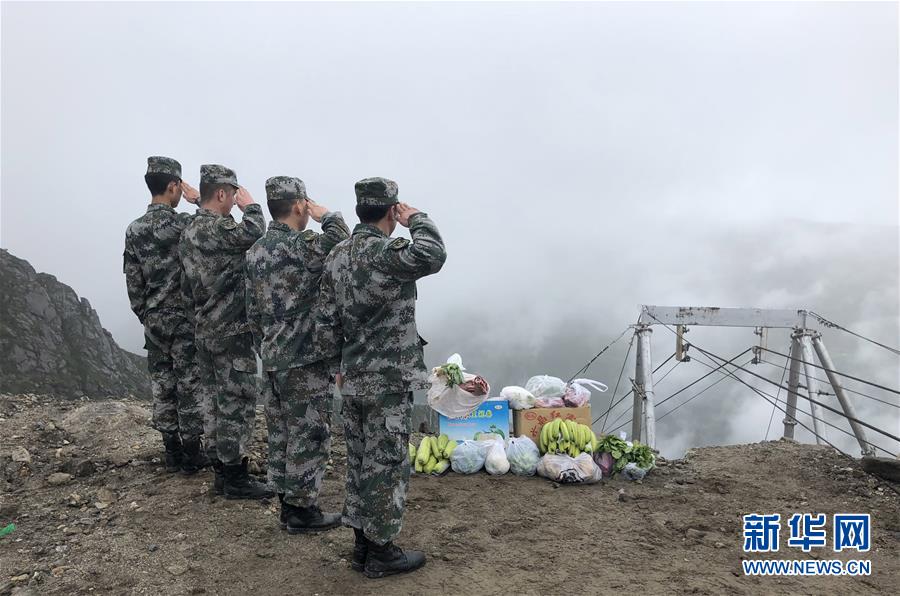（圖文互動(dòng)）（9）特寫：“八一”禮物，飛向云端哨所