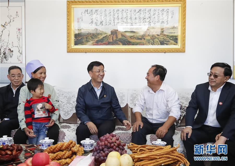 (時政)曹建明率中央代表團四分團在銀川看望慰問各族各界干部群眾
