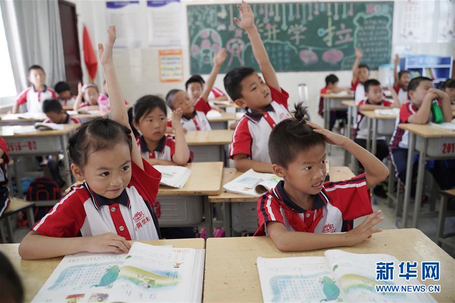 （新華全媒頭條·壯闊東方潮　奮進(jìn)新時(shí)代——慶祝改革開放40年·圖文互動(dòng)）（5）小崗，與時(shí)代同行——“中國(guó)農(nóng)村改革第一村”40年變遷的改革啟示