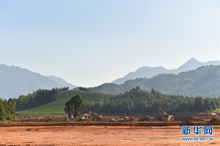 (在習(xí)近平新時(shí)代中國(guó)特色社會(huì)主義思想指引下·慶祝改革開放40周年·綠色發(fā)展)(新華全媒頭條·圖文互動(dòng))(4)綠色發(fā)展:書寫在中國(guó)大地上的美麗畫卷