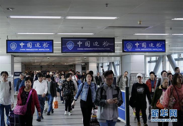 （圖文互動）（4）四十年、一扇窗——兩地值守者眼中的羅湖橋