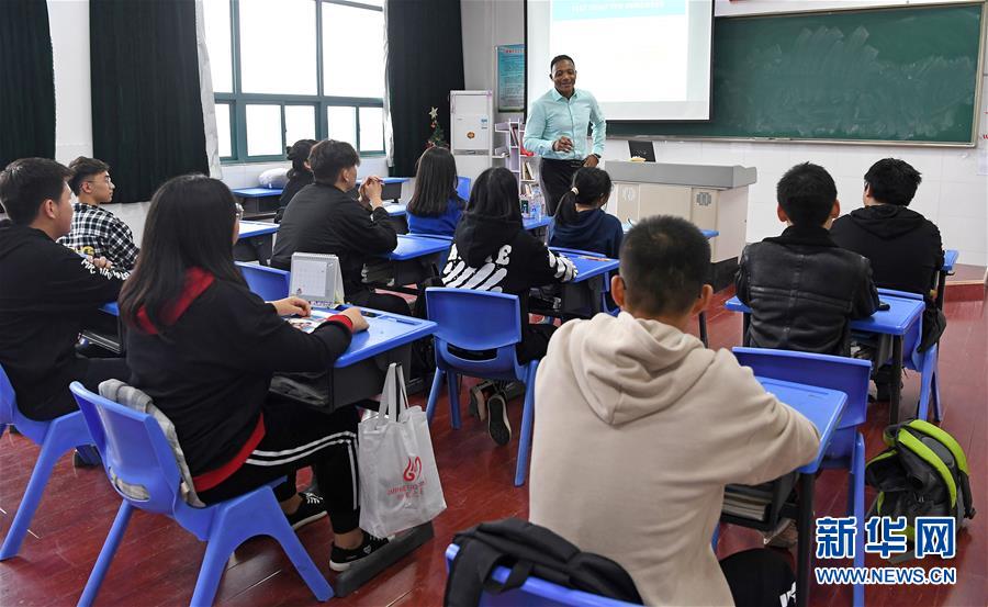 (慶祝改革開放40周年基層行·學(xué)校篇·圖文互動(dòng))(4)白鷺洲中學(xué)40年:書院教育的時(shí)代探索