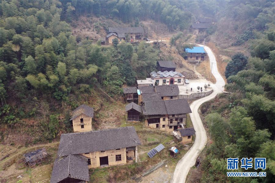 (新春走基層·圖文互動(dòng))(1)6人小山村 小年樂(lè)融融