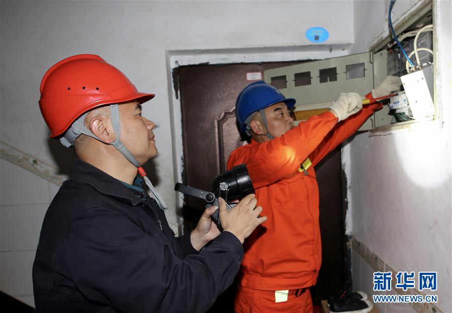 (新春走基層·圖文互動)(1)老楊20多年除夕夜的堅(jiān)守