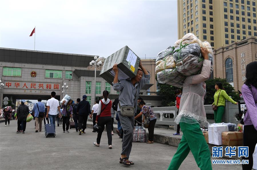 （兩會(huì)前夕看落實(shí)·圖文互動(dòng)）（8）開(kāi)放合作走活發(fā)展“新棋局”－－廣西落實(shí)習(xí)近平總書(shū)記全國(guó)兩會(huì)重要講話(huà)精神紀(jì)實(shí)