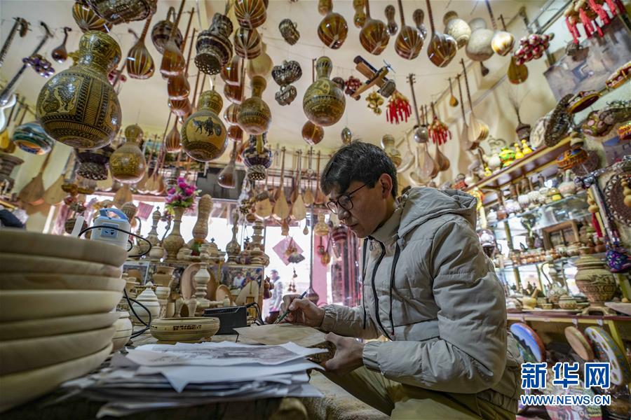 (兩會(huì)前夕看落實(shí)·圖文互動(dòng))(2)牢記囑托增進(jìn)民族團(tuán)結(jié) 凝心聚力建設(shè)美麗新疆——新疆落實(shí)習(xí)近平總書記全國(guó)兩會(huì)重要講話精神紀(jì)實(shí)