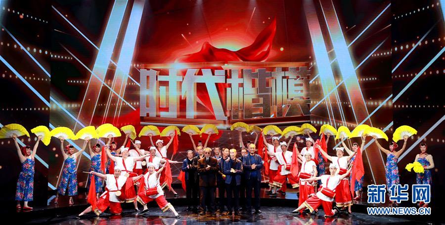 (圖文互動)(1)中央宣傳部授予甘肅省古浪縣八步沙林場“六老漢”三代人治沙造林先進群體“時代楷模”稱號