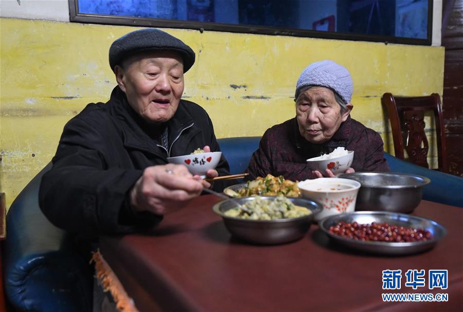 (新華全媒頭條·圖文互動(dòng))(5)英雄無(wú)言——95歲老黨員張富清的本色人生