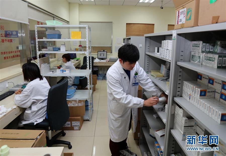 （新華全媒頭條·圖文互動）（1）一粒藥片牽動萬人心，藥品集中采購給你我省了多少？