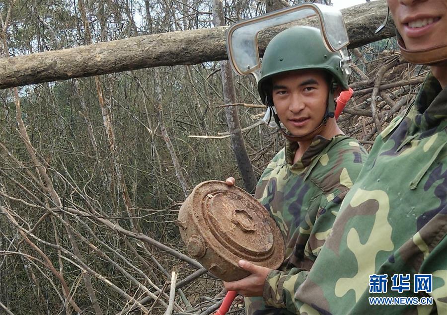 (時(shí)代先鋒·圖文互動(dòng))(2)新時(shí)代最可愛的人——記陸軍某掃雷排爆大隊(duì)英雄戰(zhàn)士杜富國(guó)