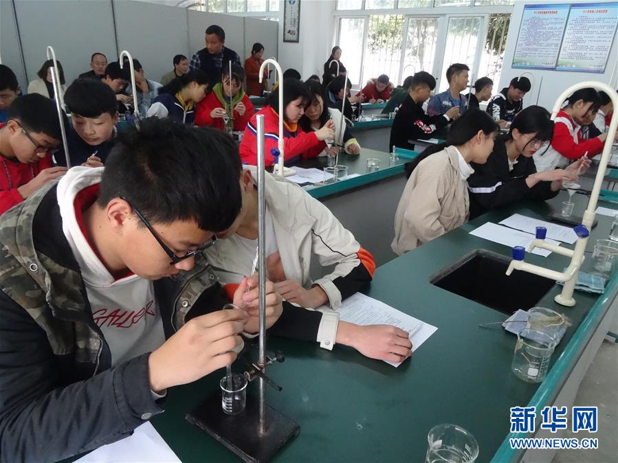 (新華全媒頭條·圖文互動(dòng))(6)努力成為好孩子 奮勇?tīng)?zhēng)當(dāng)接班人——兒童節(jié)前夕回訪習(xí)近平總書記關(guān)心過(guò)的少年兒童