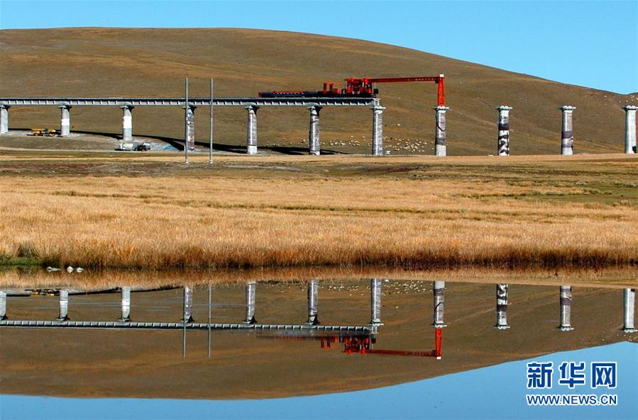 (新華全媒頭條·壯麗70年·奮斗新時(shí)代·圖文互動(dòng))(10)開拓雪域高原的夢想之路——來自青藏鐵路的蹲點(diǎn)報(bào)告