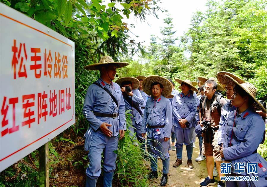 （新華全媒頭條·不忘初心、牢記使命——記者再走長征路·圖文互動(dòng)）（2）風(fēng)展紅旗如畫——來自長征出發(fā)地長汀、寧化的紅色信仰報(bào)告 