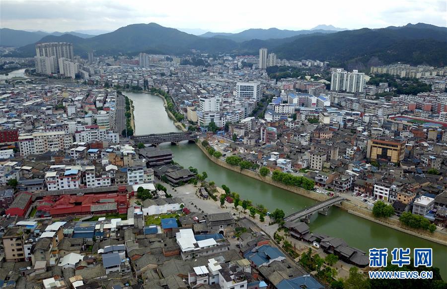 （新華全媒頭條·不忘初心、牢記使命——記者再走長征路·圖文互動(dòng)）（3）風(fēng)展紅旗如畫——來自長征出發(fā)地長汀、寧化的紅色信仰報(bào)告 