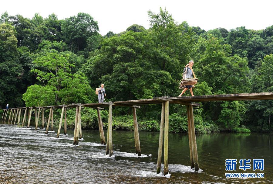 （壯麗70年·奮斗新時(shí)代——記者再走長(zhǎng)征路·圖文互動(dòng)）（1）啊，紅軍橋！