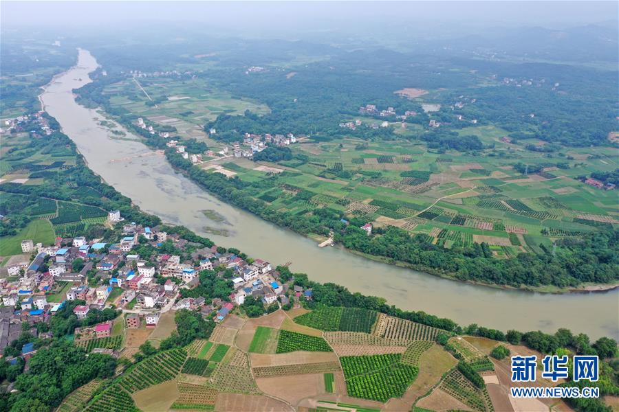 （壯麗70年·奮斗新時代——記者再走長征路·圖文互動）（1）為有犧牲多壯志，敢教日月?lián)Q新天——重返紅軍血戰(zhàn)現(xiàn)場