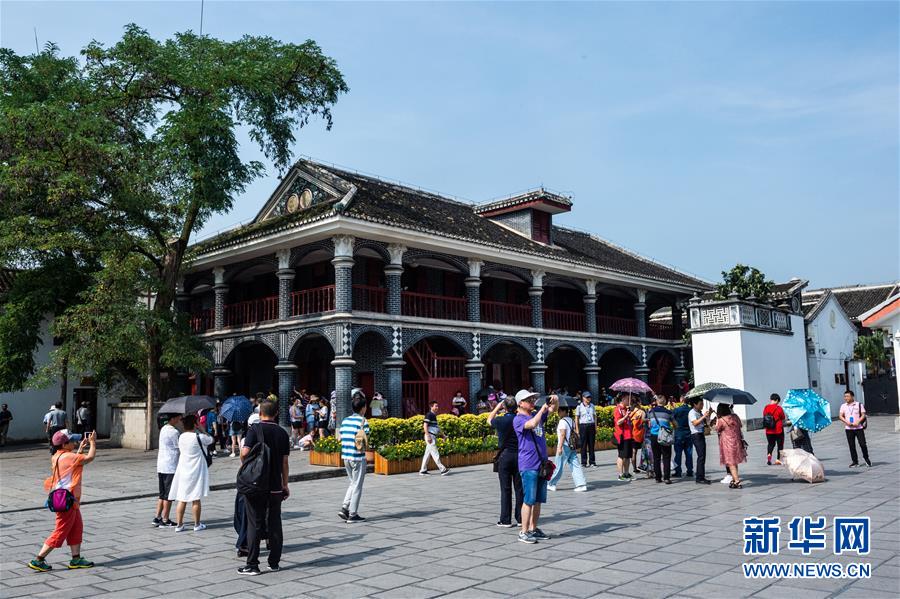 （新華全媒頭條·壯麗70年·奮斗新時(shí)代——記者再走長征路·圖文互動(dòng)）（7）偉大轉(zhuǎn)折是怎樣發(fā)生的——重回遵義會(huì)議現(xiàn)場(chǎng)