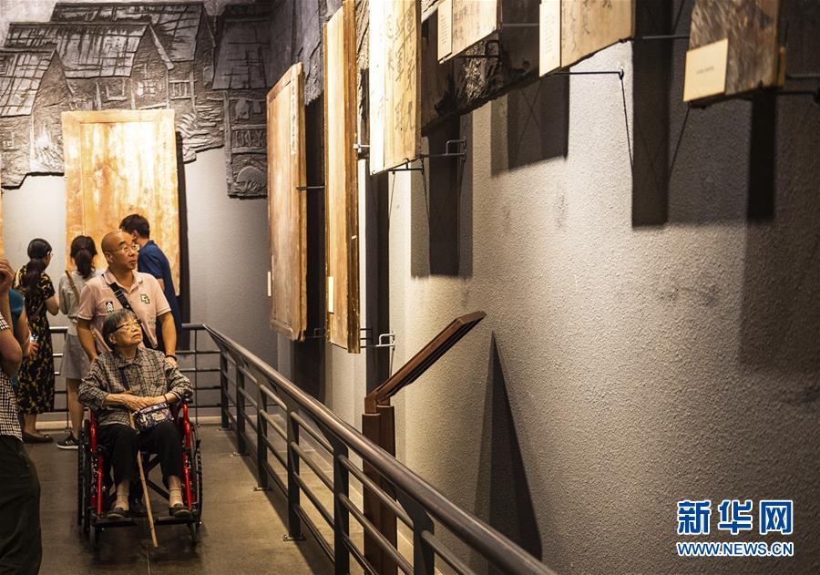 （新華全媒頭條·壯麗70年·奮斗新時(shí)代——記者再走長征路·圖文互動(dòng)）（10）偉大轉(zhuǎn)折是怎樣發(fā)生的——重回遵義會(huì)議現(xiàn)場(chǎng)