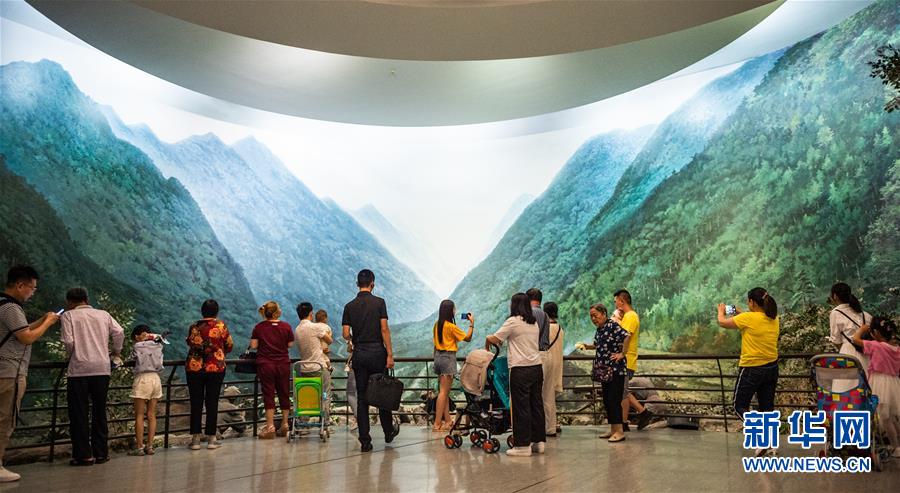 （新華全媒頭條·壯麗70年·奮斗新時(shí)代——記者再走長征路·圖文互動(dòng)）（11）偉大轉(zhuǎn)折是怎樣發(fā)生的——重回遵義會(huì)議現(xiàn)場(chǎng)