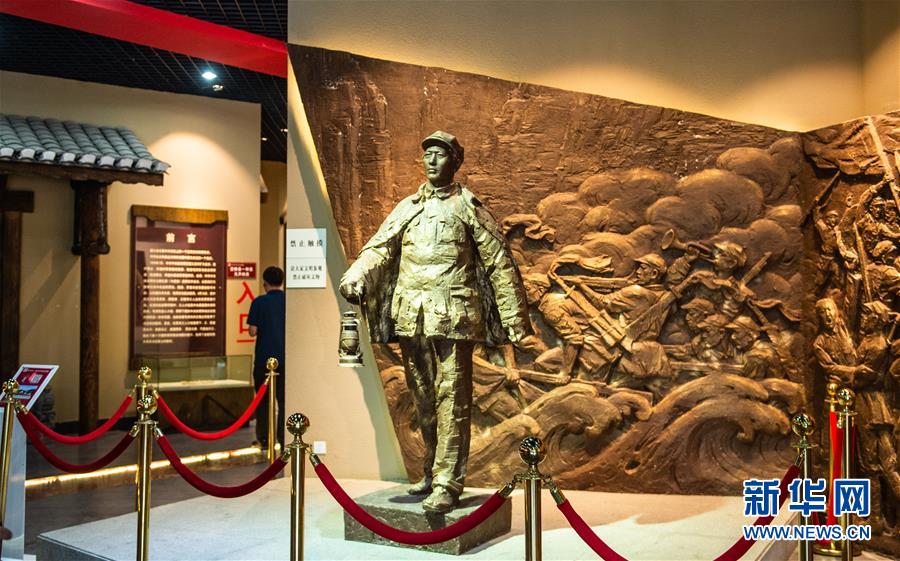 （壯麗70年·奮斗新時(shí)代——記者再走長征路·圖文互動）（1）長征路上，那一盞盞馬燈