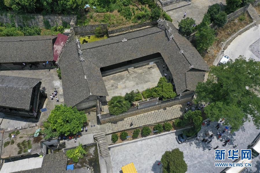 （壯麗70年·奮斗新時(shí)代——記者再走長(zhǎng)征路·圖文互動(dòng)）（2）手捧棉被憶紅軍：走了那么多年，我們都念他們的好