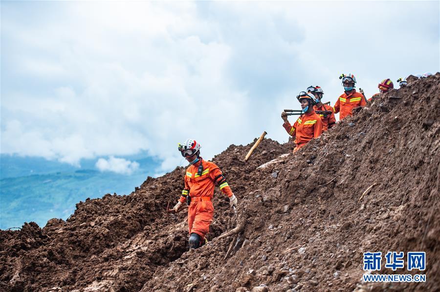 （新華全媒頭條·圖文互動）（3）有一絲希望，就盡百倍努力——貴州水城“7·23”特大山體滑坡72小時救援紀實