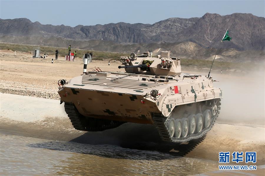 (圖文互動(dòng))(7)“國(guó)際軍事比賽-2019”:中國(guó)參賽隊(duì)刷新“蘇沃洛夫突擊”步戰(zhàn)車(chē)組單車(chē)賽紀(jì)錄