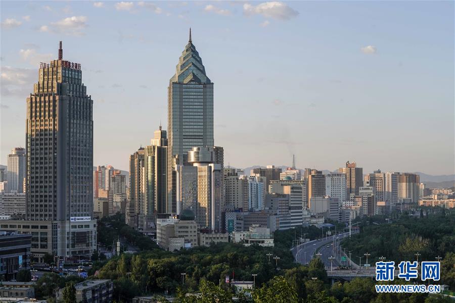 (壯麗70年·奮斗新時代——共和國發(fā)展成就巡禮·圖文互動)(1)旭日映天山 邊疆展新顏——新中國成立70年新疆改革發(fā)展巡禮