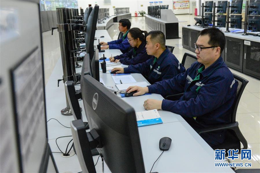 (壯麗70年·奮斗新時代——共和國發(fā)展成就巡禮·圖文互動)(5)旭日映天山 邊疆展新顏——新中國成立70年新疆改革發(fā)展巡禮