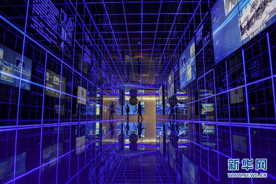 (壯麗70年·奮斗新時代——共和國發(fā)展成就巡禮·圖文互動)(6)旭日映天山 邊疆展新顏——新中國成立70年新疆改革發(fā)展巡禮